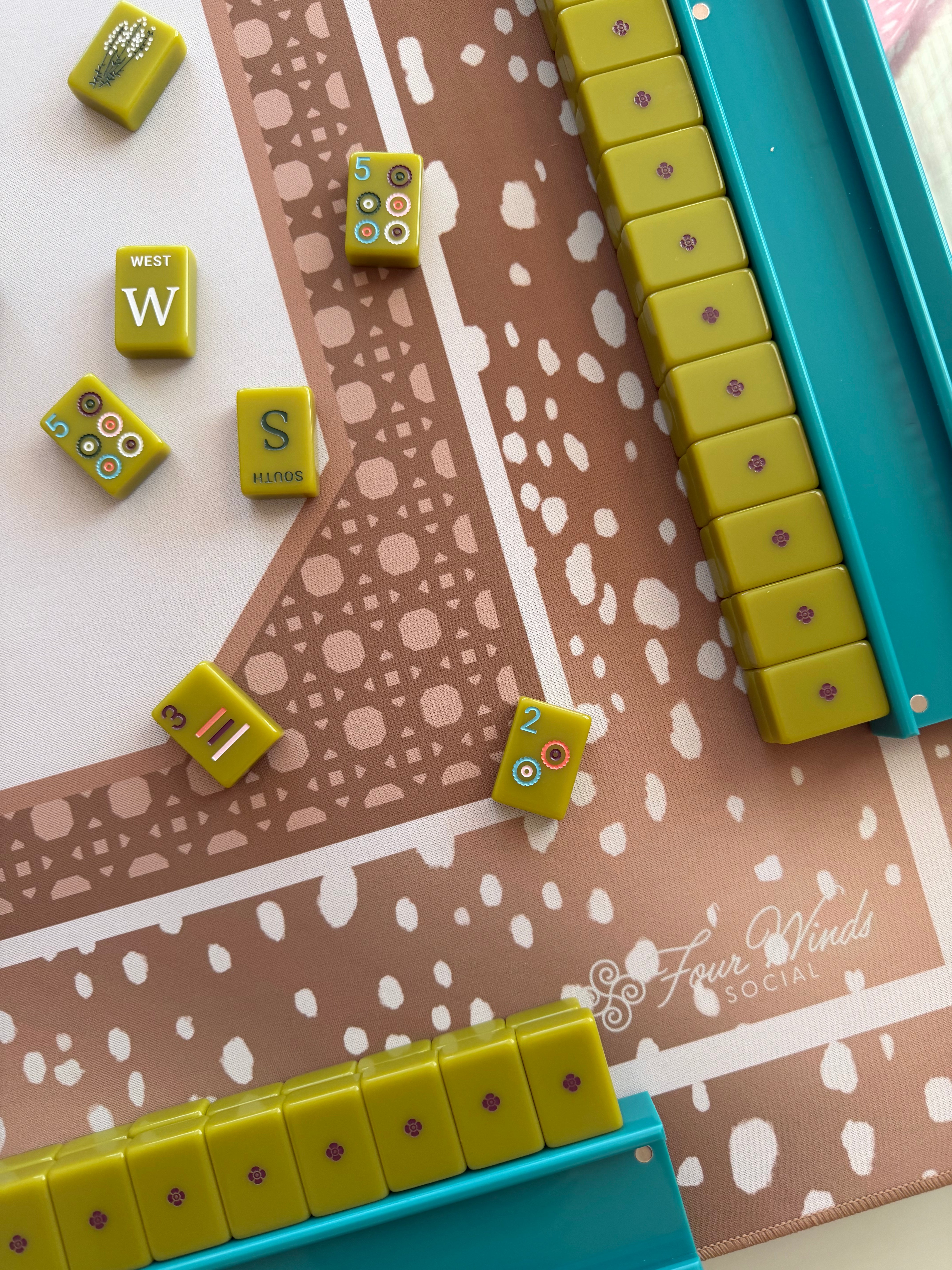 Four Winds Fawn Mahjong Mat